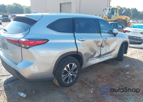 2020 Toyota Highlander Xle z USA, uszkodzony, nr VIN 5TDGZRAH0LS514140